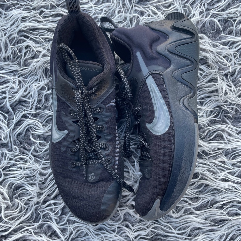 Nike Giannis Immortality Men’s Size 9 Black Grey CZ4099-009 54 Basketball Shoes.
